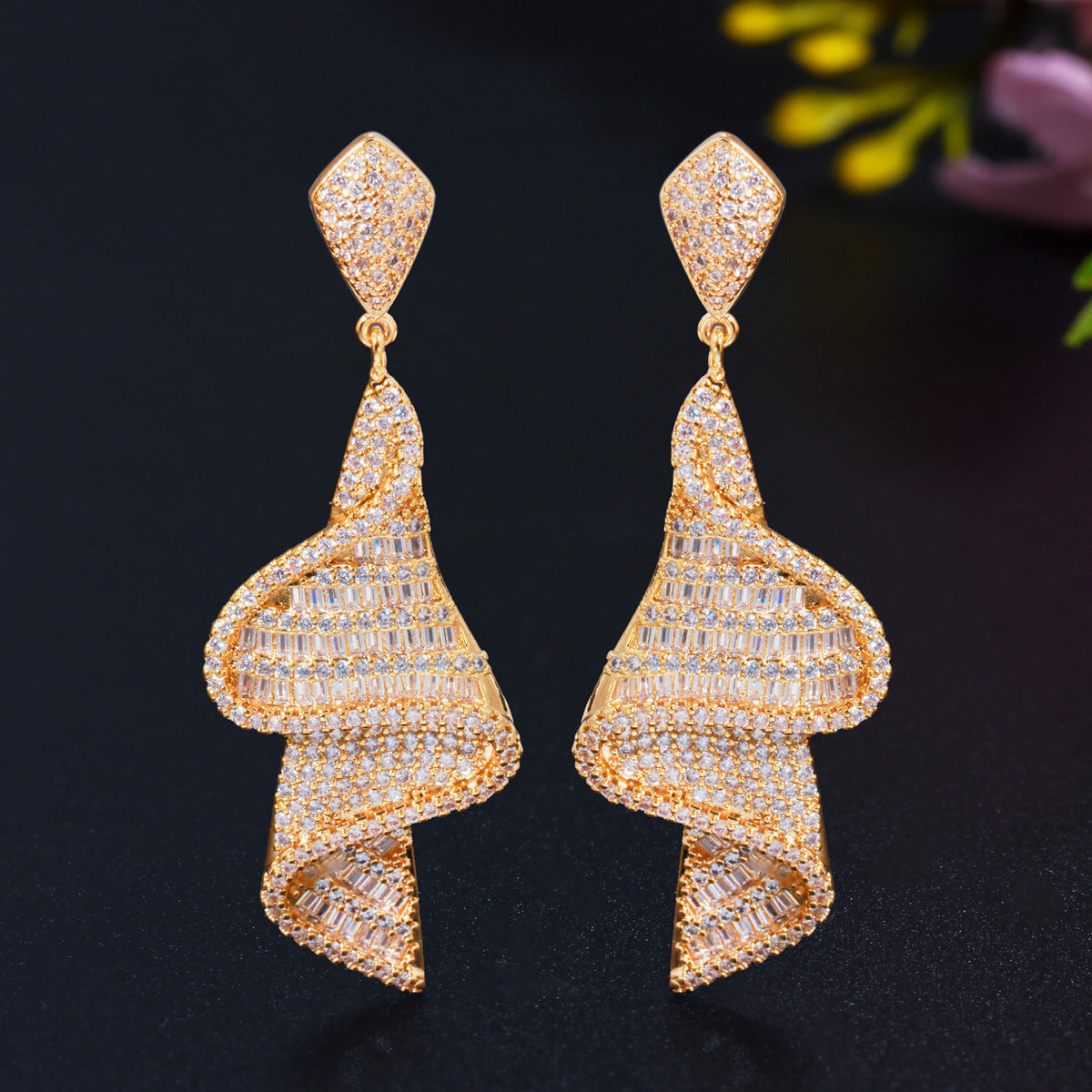 Shining Micro Inlaid Zircon Niche Long Earrings